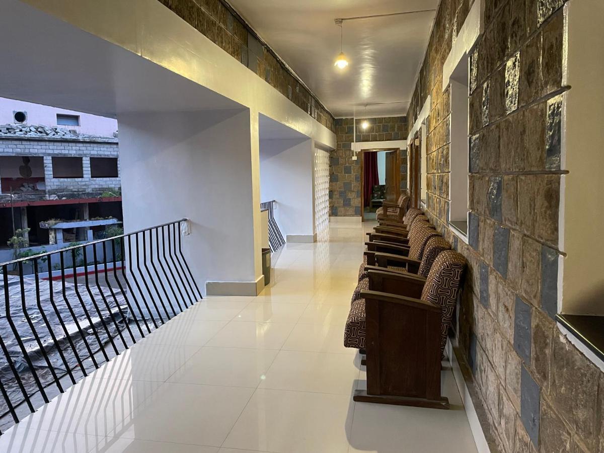 Hotel Caveri Madikeri Bagian luar foto