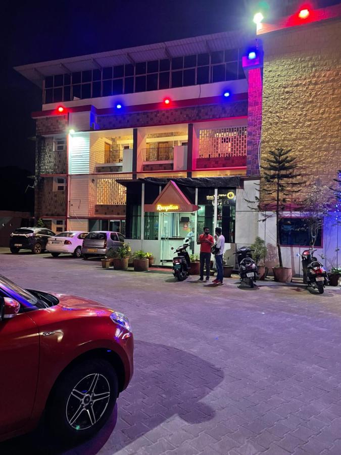 Hotel Caveri Madikeri Bagian luar foto