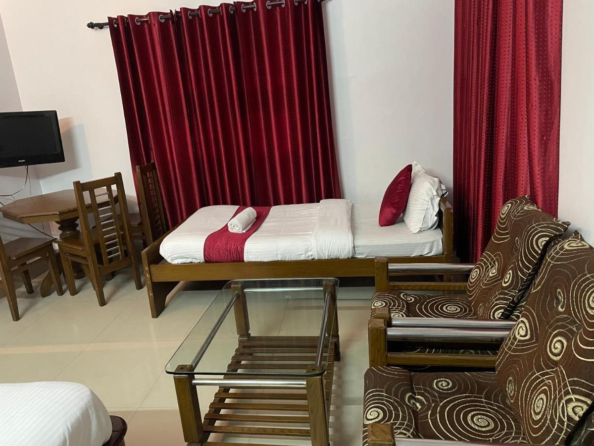 Hotel Caveri Madikeri Bagian luar foto