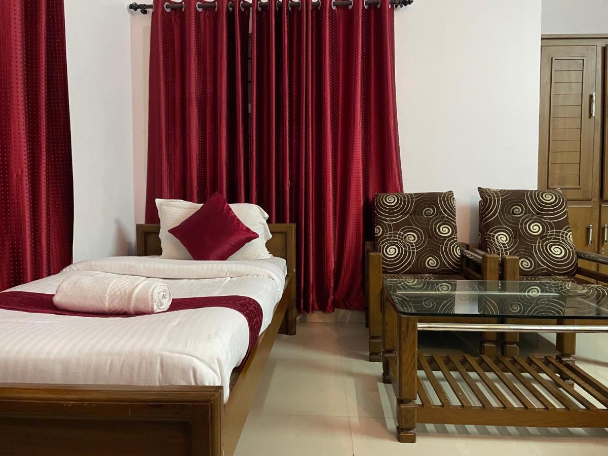 Hotel Caveri Madikeri Bagian luar foto