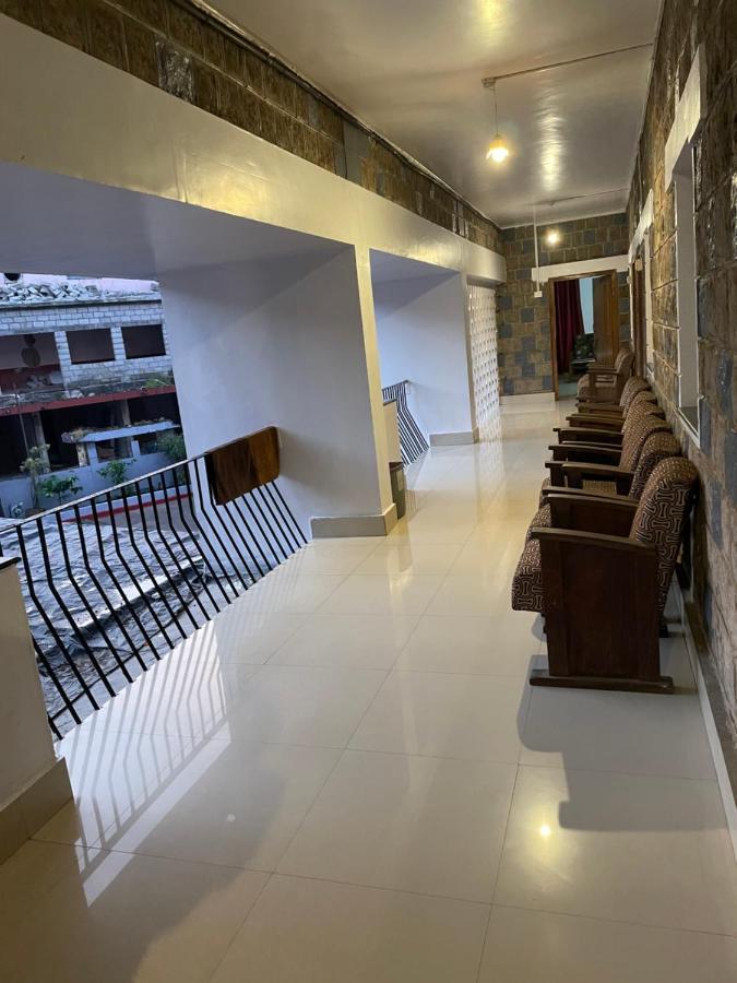 Hotel Caveri Madikeri Bagian luar foto