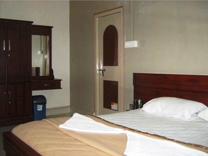 Hotel Caveri Madikeri Bagian luar foto