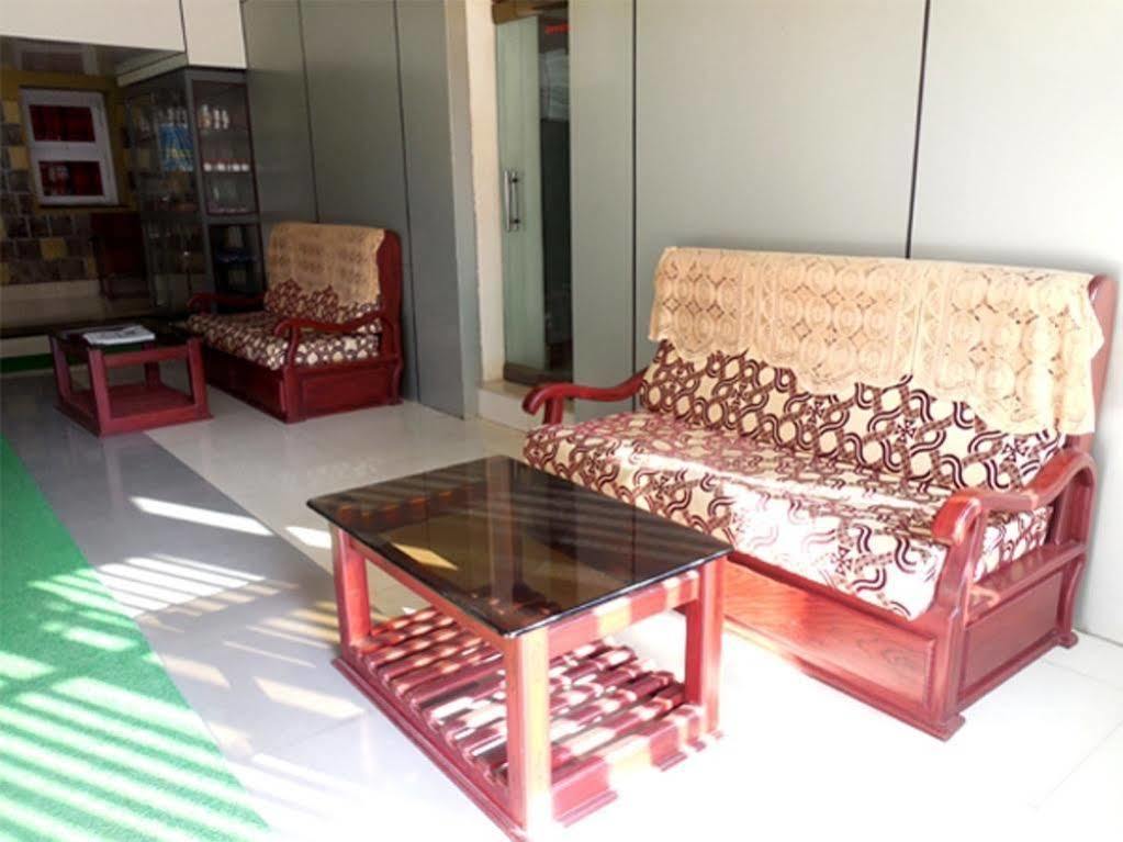 Hotel Caveri Madikeri Bagian luar foto