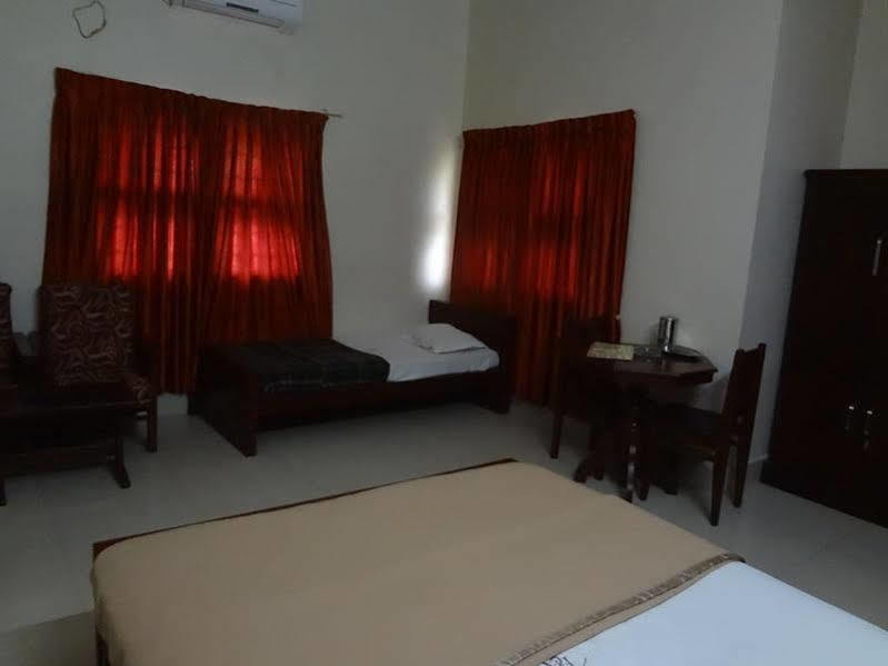 Hotel Caveri Madikeri Bagian luar foto